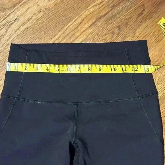 Lululemon Athletica Black Mesh Insert Leggings, Size 6 - Picture 4 of 8